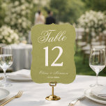 Numéro de table de mariage en vert olive découpé<br><div class="desc">Numéro de table de mariage en vert olive découpé pour les mariages champêtres, parfait pour un style de réception élégant — ce design raffiné inspiré de l'argent ancien se sent intemporel et élevé. Avec une forme festonnée unique et une calligraphie romantique, il ajoute une touche douce et personnalisée à votre...</div>