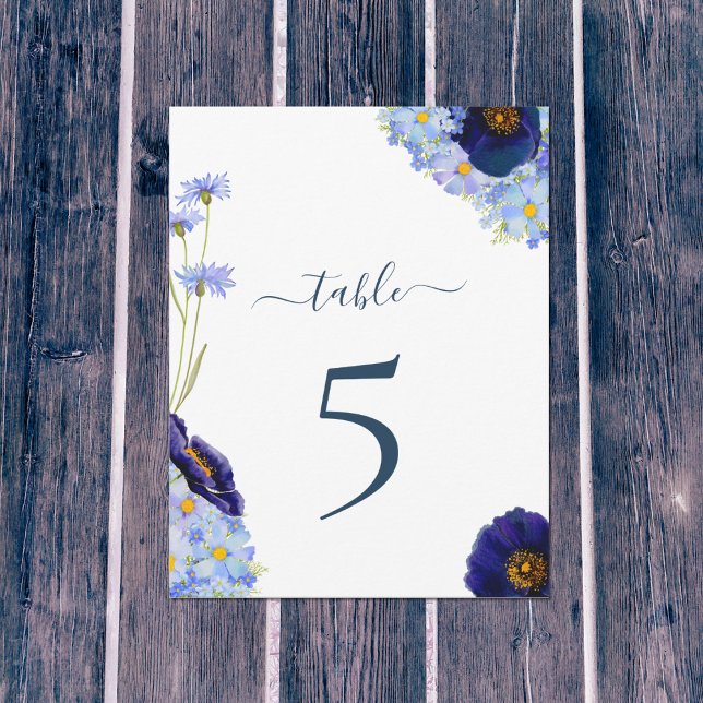 Numéro de table de mariage floral bleu bohème (Modern wildflower watercolor artwork by artist Catherine Sweetman )