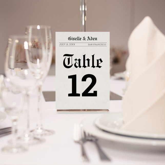 Numéro de table de mariage sur papier journal nost (Nostalgic Newspaper Wedding Table Sign)