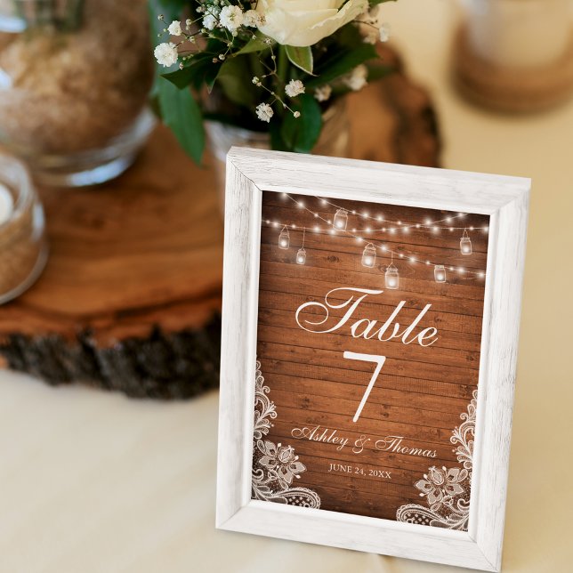 Numéro De Table Dentelle Russe Mariage en bois (Rustic Table Card with Mason Jar String Lights.)