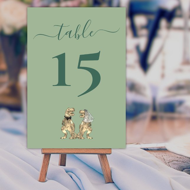 Numéro De Table Dinosaur Mariée et Mariage de chambre Sage Green (Dinosaur wedding sage green custom table number card Elegant modern script t-Rex dino bride & groom)