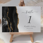 Numéro de table du Mariage d'âge or noir<br><div class="desc">Le bord gauche de cette élégante carte de numéro de table mariage moderne comporte une bordure en aquarelle noire,  recouverte d'une parties scintillant en faux or. Le texte personnalisable combine écriture manuscrite gris fusain,  et polices italique et cuivre sur un arrière - plan blanc.</div>