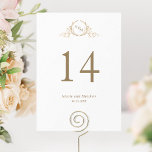 Numéro de table du Mariage de monogramme blanc et<br><div class="desc">Aidez vos invités à trouver leur table avec ce numéro de table monogrammed élégant. Cartes recto verso. Le design blanc et or avec un espace clair tout autour vous donne la liberté d'utiliser un support ou un cadre de table. Joli monogramme d'écusson botanique dessiné à la main dans un faux...</div>