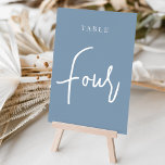 Numéro De Table Dusty Blue Main Scripté Tableau QUATRE<br><div class="desc">Des cartes numériques simples et chic en bleu Dusty et blanc font une déclaration élégante à votre mariage ou événement. Le design comporte "table [nombre]" dans un mélange de sérigraphie classique et de lettres manuscrites. Le design se répète de part et d'autre. Cartes numérotées individuellement vendues séparément; commandez chaque numéro...</div>