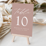 Numéro De Table Dusty Rose moderne Elegance Mariage<br><div class="desc">Cartes de numéro de table mariage tendance et minimaliste avec lettrage moderne blanc avec "Table" dans un script de calligraphie moderne. Le design se compose d'un arrière - plan rose poussiéreux ou de la couleur de votre choix. Le dessin se répète à l'arrière. Pour commander les cartes de table :...</div>