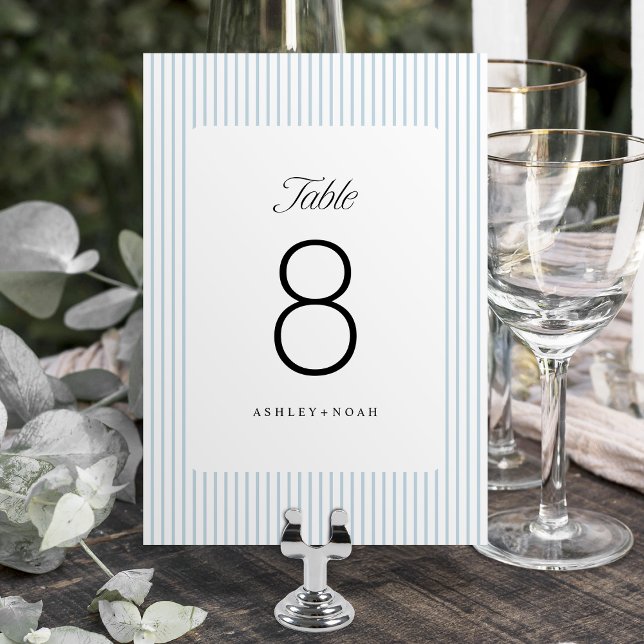 Numéro De Table Élégance rayée de bleu poussiéreux Mariage classe (Dusty Blue Striped Elegance Classy Wedding Table Number)