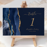 Numéro De Table Élégant Mariage d'âge or bleu marine<br><div class="desc">Le bord gauche de cette élégante carte de numéro de table mariage moderne comporte une bordure marine couleur aquarelle ornée d'une parties scintillant en faux or. Le texte personnalisable combine écriture manuscrite couleur or,  et polices italique et cuivre sur un arrière - plan bleu marine.</div>