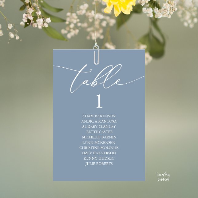 Numéro De Table Élégant Tableau de Sièges de Mariage Bleu Poussiér (Elegant Wedding Dinner Table Hanging Seating Chart Card, with Table Number Guest Names Dusty Blue)