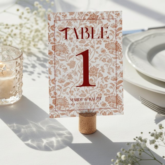 Numéro De Table Élégant Toile Floral Script Mariage Rouge  (Guide guests to their seats using these Elegant Floral Toile Script Red Wedding Table Number! )