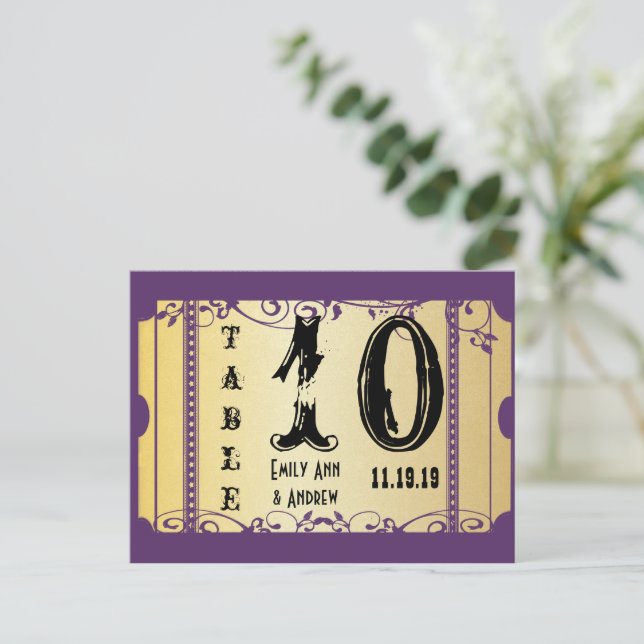 Numéro de table en spirale de l'affiche pourpre et (Debout devant)