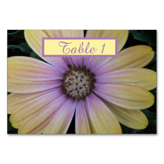 Numéro De Table Fleur marguerite jaune et violet personnalisée