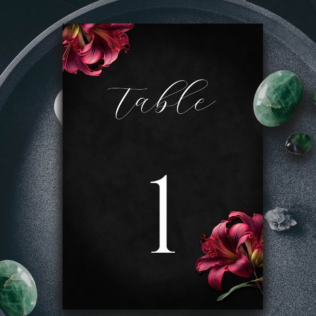Numéro De Table Floral Lily Mariage gothique foncé (Floral Lilly Moody Gothic Wedding Invitation Table Number)