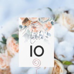 Numéro De Table Florales de Pêche Bleu hiver Mariage de script<br><div class="desc">Florales de Pêche Bleu Hiver Mariage Script. Le tableau est défini dans un script de style manuscrit et votre numéro de tableau sous le bleu glacé et les fleurs festives d'hiver de pêche bordant le haut derrière un dégradé teinté avec le texte partiellement recouvert sur lui. Personnalisez facilement le numéro....</div>