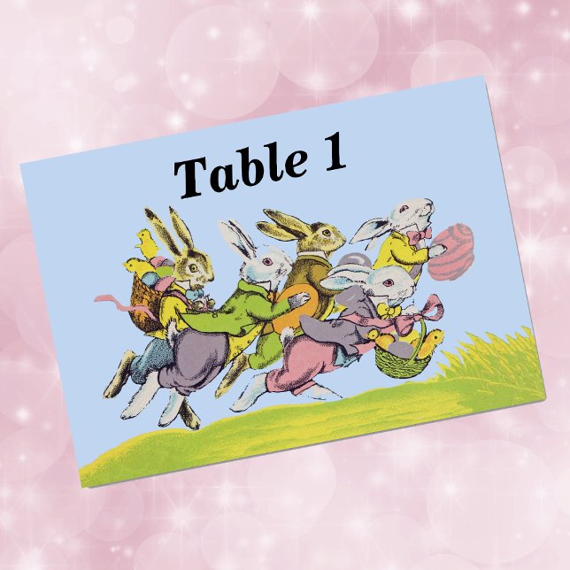 Numéro De Table Joyeux Pâques courir les lapins Pastel (Group of Easter bunnies with eggs baskets running in grass on sky blue event table cards.)
