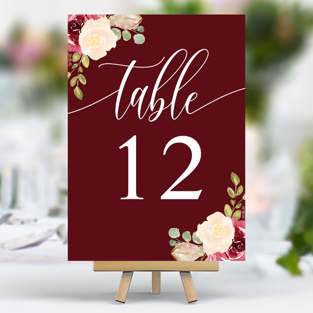 Numéro De Table Mariage Calligraphie Florale Merlot Rouge Profond (Créateur téléchargé)
