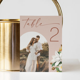 Numéro De Table Mariage Chaud Rose Beige Floral Script. Photo Arch