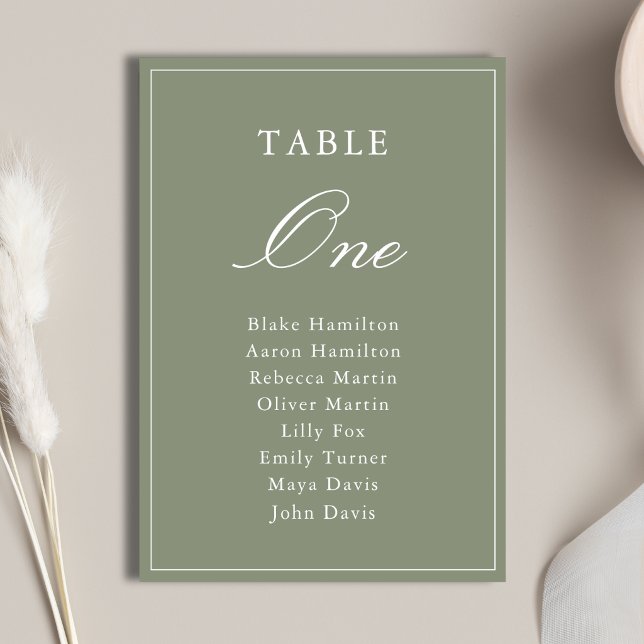Numéro De Table Mariage Classique Vert Poussiéreux avec Écriture (Classic dusty green table numbers create a polished look while guiding guests smoothly.)