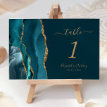 Numéro De Table Mariage d'âge bleu foncé Turquoise or<br><div class="desc">Le bord gauche de cette élégante carte de numéro de table mariage moderne comporte une bordure turquoise en aquarelle bleue,  ornée d'une parties scintillant en faux or. Le texte personnalisable combine écriture manuscrite couleur or,  italique et polices de cuivre sur un arrière - plan turquoise foncé.</div>