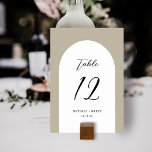Numéro De Table Mariage d'arche minimaliste élégant | Numéro de ta<br><div class="desc">Ces cartes de numéro de table de mariage design et sobres présentent une forme d'arc en blanc sur un arrière - plan de couleur personnalisé (en beige clair). Ils se coordonnent parfaitement avec nos produits Elegant Vintage Winter Florals. Facile à personnaliser pour votre mariage ou autre occasion spéciale.</div>