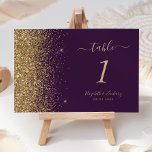 Numéro De Table Mariage de bord de Parties scintillant doré foncé<br><div class="desc">Le bord gauche de ce numéro de table mariage moderne et élégant présente un style de parties scintillant en faux or. Le texte personnalisable combine écriture manuscrite couleur or pâle,  cuivre et polices italiques sur un arrière - plan violet foncé.</div>