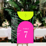 Numéro De Table Mariage de monogramme de palmier en arc de néon tr<br><div class="desc">Arcs jaune néon et rose sur feuilles de palmier foncé arrière - plan avec monogramme en noir et blanc trait d'art feuille de palmier et dessins de palmier de chaque côté</div>