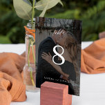 Numéro De Table Mariage de photo minimaliste moderne<br><div class="desc">Script de calligraphie classique simple chic texte noir et blanc noir superposition mariée et noms de mariés et photo personnalisées numéro de table mariage. Veuillez noter que pour commander des numéros différents, vous devez les customiser et les mettre dans le panier un par un (une carte sans 1, une autre...</div>