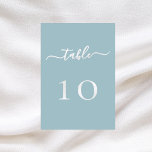 Numéro De Table Mariage de script blanc bleu foncé<br><div class="desc">Un arrière - plan bleu poussiéreux décoré. Texte blanc. Personnalisez et ajoutez vos numéros de table. Ajoutez vos numéros un par un.</div>