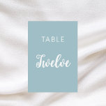 Numéro De Table Mariage d'écriture classique bleu foncé<br><div class="desc">Un arrière - plan bleu poussiéreux,  texte blanc. Personnalisez et ajoutez vos numéros de table. Ajoutez vos numéros un par un.</div>