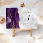 Numéro De Table Mariage en marbre d'agate d'or violet<br><div class="desc">Le bord gauche de cette élégante carte de numéro de table mariage moderne comporte une bordure d'aquarelle violette ornée d'une parties scintillant en faux or. Le texte personnalisable combine écriture manuscrite noire et or,  polices italiques et cuivre sur un arrière - plan en marbre gris et blanc.</div>