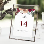 Numéro De Table Mariage floral rose de Bourgogne<br><div class="desc">Ce numéro de table à fleurs rose bordeaux est parfait pour un mariage rustique. Le design présente des fleurs rousses bordeaux et roses avec des feuilles verts,  inspirant beauté artistique. Il s'agit d'un numéro de table recto-verso. Ajoutez chaque numéro de table dont vous avez besoin à votre panier individuellement.</div>
