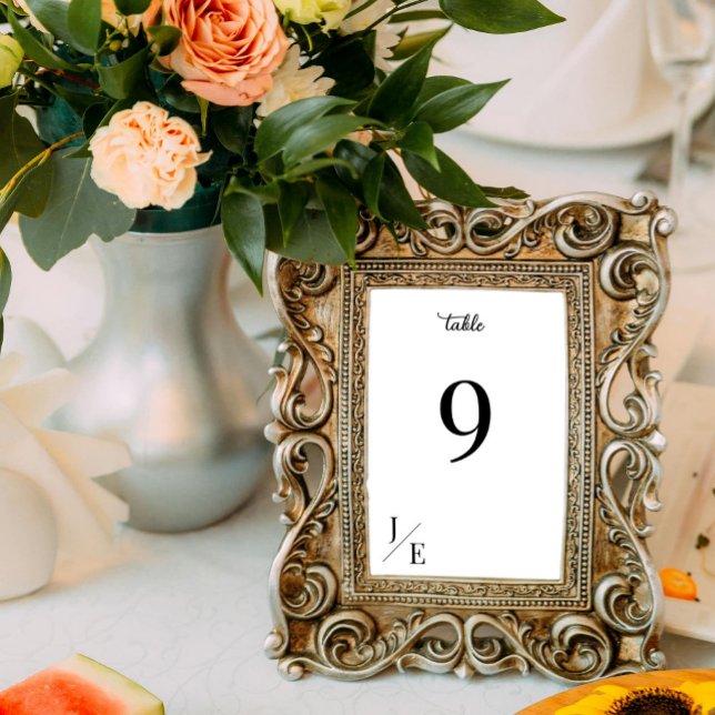 Numéro De Table Mariage monogramme minimal | Réception Blanche (Minimalist Monogram Wedding Reception Table Number White Card)