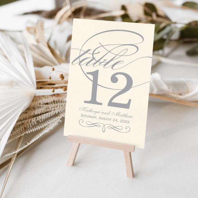 Numéro De Table Mariage Monogramme Script Calligraphique Gris Arge (Créateur téléchargé)