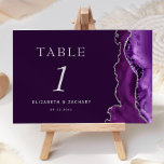 Numéro De Table Mariage Plum argenté violet Agate<br><div class="desc">Le bord droit de cette élégante carte de numéro de table mariage moderne comporte une bordure d'aquarelle violette ornée d'une parties scintillant en faux argent. Le texte personnalisable combine des polices de serif romaine gris argenté,  italique et cuivre sur un arrière - plan violet profond.</div>