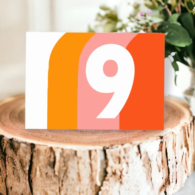 Numéro De Table Mariage rétro en gras (Bold Retro Wedding Table Number from Ricaso. Perfect for the fun bold couple)