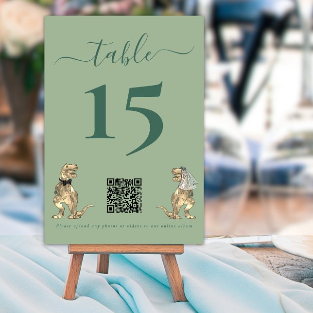 Numéro De Table Mariage sur le thème des dinosaures Code QR Vert S (Dinosaur theme wedding qr code sage green custom table number cards Elegant modern script)