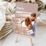 Numéro De Table Mariage Voyage Destination Photo & Nom<br><div class="desc">Ajoutez une touche de finition spéciale à vos tables de réception de mariage avec ces cartes de numéro de table photo personnalisées. Nommez chaque table après une destination de voyage mémorable et ajoutez une photo et le nom de destination à ces détenteurs uniques de cartes. Votre photo est alignée en...</div>