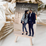 Numéro De Table Mariage Voyage Destination Photo Table & Nom<br><div class="desc">Ajoutez une touche de finition spéciale à vos tables d'accueil de mariage avec ces cartes de nom de table photo personnalisées. Nommez chaque table après une destination de voyage mémorable et ajoutez une photo et le nom de la destination. Votre photo apparaît en fond saigné avec le nom de l'emplacement...</div>