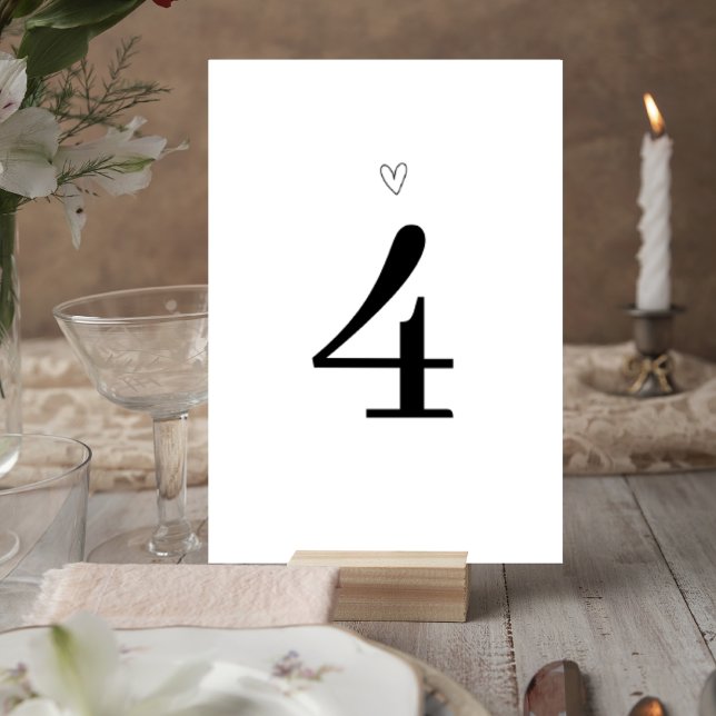 Numéro De Table Minimalist Wedding Table Number Card with Heart (Créateur téléchargé)