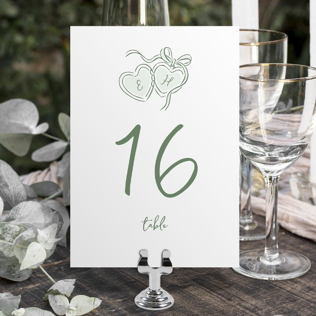 Numéro De Table Monogramme de coeurs dessinés à la main pour maria (Sage Hand Drawn Hearts Monogram Whimsical Wedding Table Number)