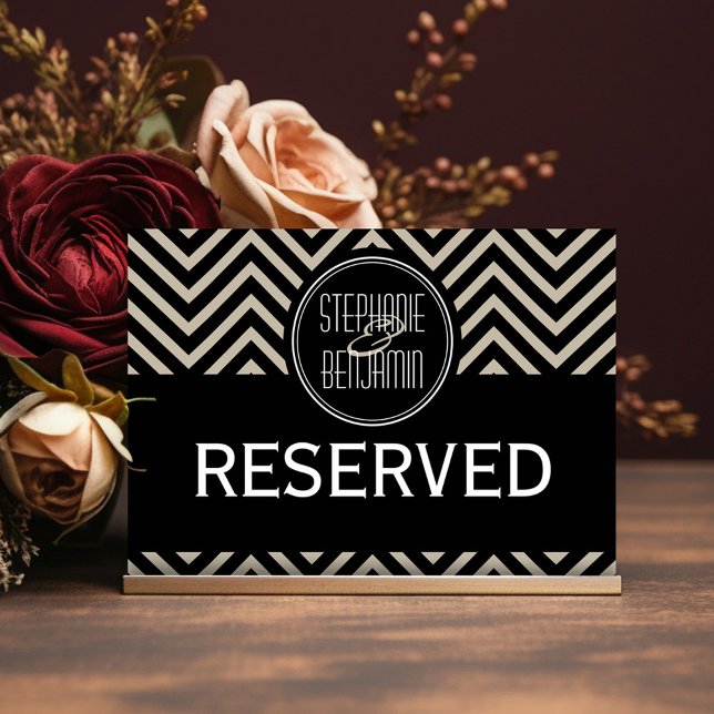Numéro De Table Motif Chevron noir et beige Art déco (Black and Taupe Vintage Art Deco Wedding - Reserved table Sign)