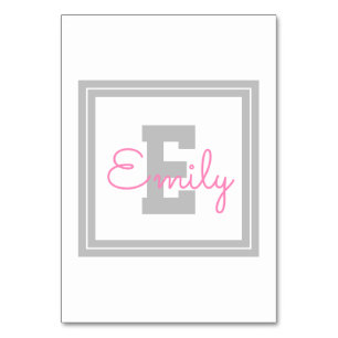 Numéro De Table Nom et monogramme encadrés Gris clair et rose
