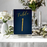 Numéro De Table parties scintillant d'or mariage marine élégant<br><div class="desc">Faux or feuille de calligraphie formelle script mariage carte de table de réception de mariage. La couleur bleu marine de l'arrière - plan est modifiable. Vous pouvez le modifier après avoir sélectionné le bouton CUSTOMISER PLUS LOIN. Vous pouvez trouver la gamme complète des numéros ( 1 - 50) ici :...</div>