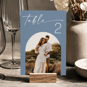 Numéro de table photo bleu poussiéreux. Mariage de