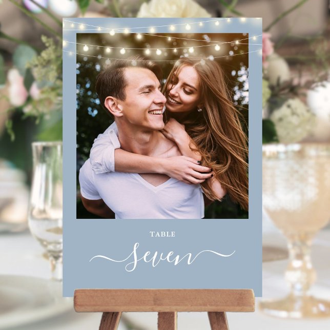 Numéro de table photo de guirlandes lumineuses ble (Dusty Blue String Lights Photo Table Number)