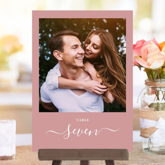 Numéro de table photo de script élégant Rose pouss (Dusty Rose Elegant Script Photo Table Number)
