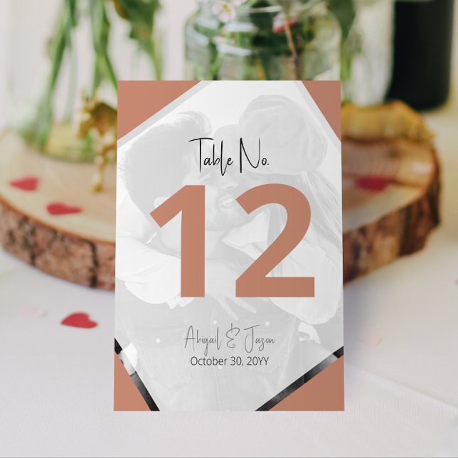 Numéro De Table Photo Décontractée Terra Cotta Mariage moderne (Modern Terra Cotta Casual Wedding Photo Table Number with Your Engagement Photo)