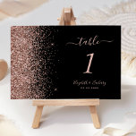 Numéro De Table Rose noir moderne Parties scintillant or  Mariage<br><div class="desc">Le bord gauche de cet élégant numéro de table mariage moderne présente une conception rose en faux parties scintillant or. Le texte personnalisable combine écriture rose pâle,  cuivre et polices italiques sur un arrière - plan noir.</div>