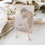Numéro De Table Script de calligraphie Whimsical Faded Mariage pho<br><div class="desc">Design moderne et élégant imprimé Whimsical Script moderne Faded Mariage de photo Numéro de table qui peut être customisé avec votre texte et ajouter chaque carte numéro de table à votre panier, un par un. Cliquez sur le bouton "Customiser" et utilisez notre outil de conception pour modifier ce modèle. Découvrez...</div>