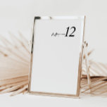 Numéro de table simple minimaliste noir et blanc<br><div class="desc">Ce design élégant et sobre apporte une touche de sophistication à vos tables. Dotée d'une palette classique de couleurs noir et blanc, elle complète sans effort différents thèmes mariages. Avec ces numéros de table, vos invités peuvent facilement localiser leurs tables assignées tout en ajoutant une esthétique design et minimaliste à...</div>