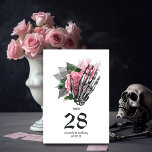 Numéro De Table Squelette rose floral Mariage gothique Numéro de t<br><div class="desc">Whimsical vintage crâne gothique mariage numéro de table dans les accents de rose personnalisable à votre événement spécifique.</div>
